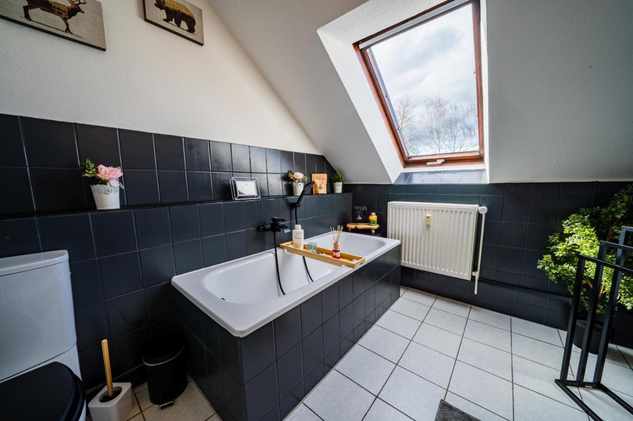 Ruhiges Apartment Klimaanlage I Smart TV I Küche I WLAN I Netflix Magdeburg Exterior foto